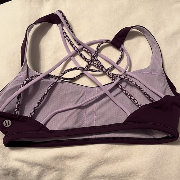 Purple lululemon Free to Be Wild Sports Bra in a size 6 - Picture 2 of 2